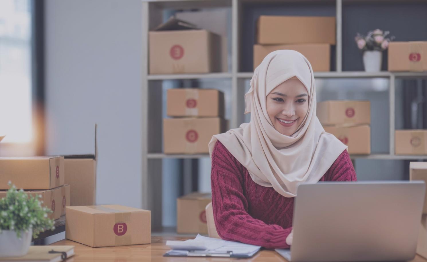 Öğrenciler dijital cihazlarla çalışırken